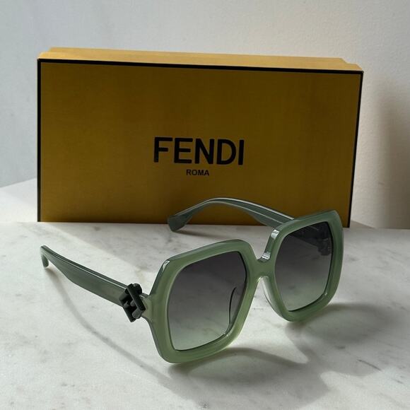 NEW Fendi FE40139F FF Diamonds Green Oversized Sunglasses - Picture 1 of 8